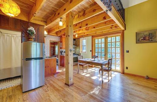 Eureka Springs Cabaña | Pet-friendly Eureka Springs Rental w/ Private Deck
