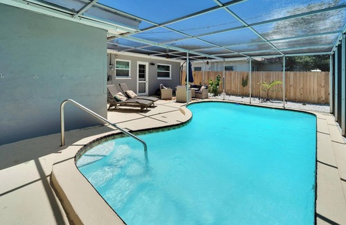 St. Petersburg - Clearwater Casa | Pet-friendly Family Retreat with Pool in St Pete