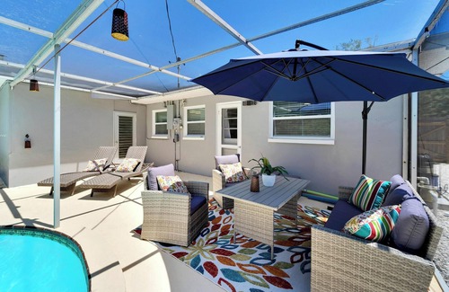 St. Petersburg - Clearwater Casa | Pet-friendly Family Retreat with Pool in St Pete