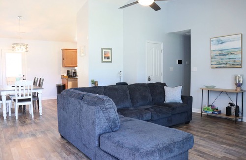 Westgate Casa | Newly Renovated : Minutes from the airport, shopping, and bases