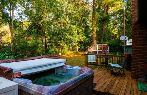 Wilmington Casa | Pet Friendly Family Oasis w/Hot Tub & Fireplace