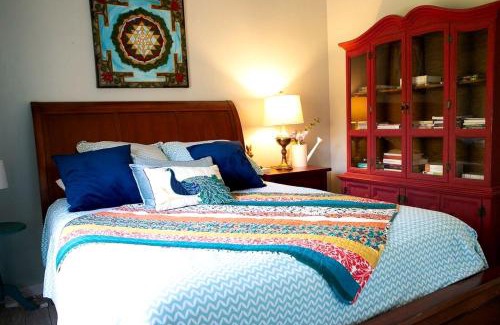 Rainbow CDP Casa | Pet Friendly Fantastic Secluded Cottage with Hot-tub in Rainbow, California