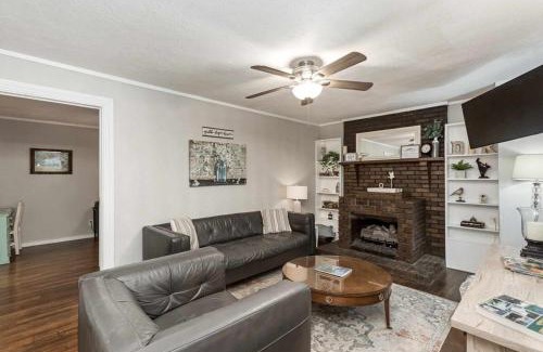 Kingston Springs Casa | Pet Friendly! Farmhouse near the Harpeth River