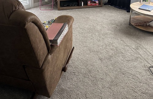 Ararat Casa | Pet friendly, Feel at home farmhouse with large deck. 15 minutes to downtown.
