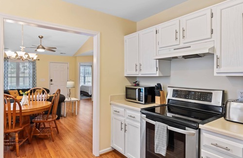 Wake Forest Casa | Pet Friendly * Fenced Yard * Downtown