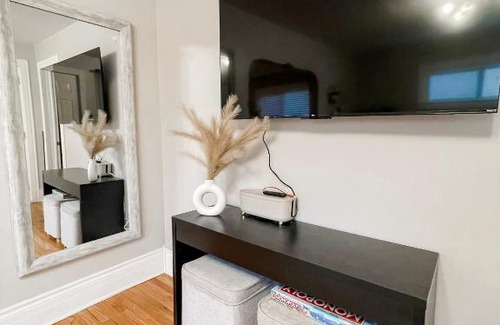 Royal Oak Casa | Pet friendly, fenced yard - King bed Bungalow in Royal Oak Michigan