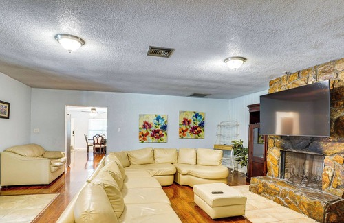 Temple Crest Casa | Pet-Friendly Florida Escape w/ Pool, Deck & Grill!