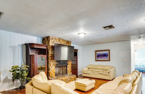 Temple Crest Casa | Pet-Friendly Florida Escape w/ Pool, Deck & Grill!