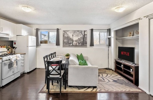 Southeast Calgary Casa | Pet Friendly » Free Banff Pass » 1 BR » Netflix