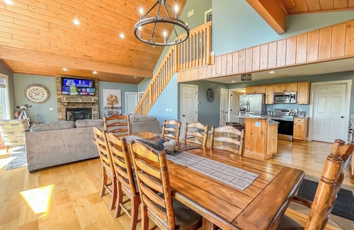 Waterfront Greens Casa | Pet friendly! Free golf and lake access! All new furnishings!