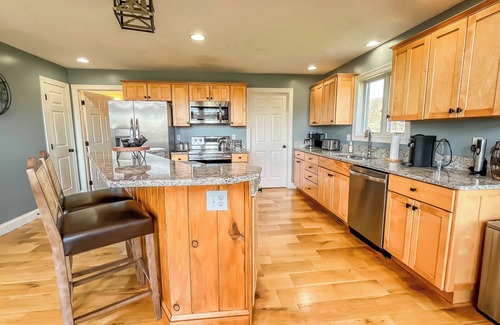 Waterfront Greens Casa | Pet friendly! Free golf and lake access! All new furnishings!