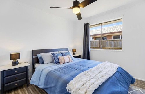 Birtinya Casa | Pet Friendly Fully Fenced Yard - 3 Bedroom House