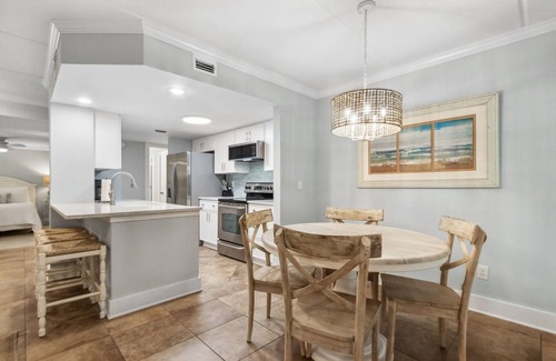 American Beach Casa | Pet Friendly | Ground Level Sailmaker Villa | Private Covered Patio | Close to Pool