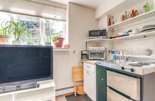 Minot Apartamento | Pet-Friendly Garden Studio ~ 25 Mi to Boston!