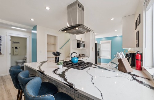 New Baltimore Casa | Pet Friendly/Gated Backyard/Game room/Hot Tub