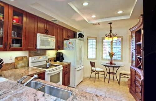 Palm Desert Condominio | PET FRIENDLY Georgeous views and close to everything