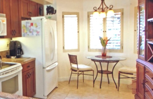 Palm Desert Condominio | PET FRIENDLY Georgeous views and close to everything