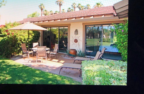 Palm Desert Condominio | PET FRIENDLY Georgeous views and close to everything