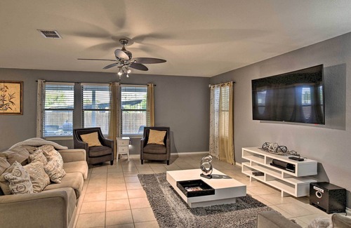 Heritage Casa | Pet-Friendly Getaway w/ Yard ~ 4 Mi to Seaworld!