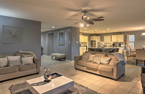 Heritage Casa | Pet-Friendly Getaway w/ Yard ~ 4 Mi to Seaworld!