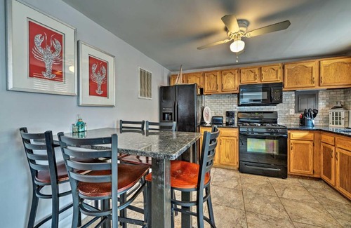 Wildwood Crest Apartamento | Pet-Friendly Getaway with Patio, Less Than 1 Block to Beach!