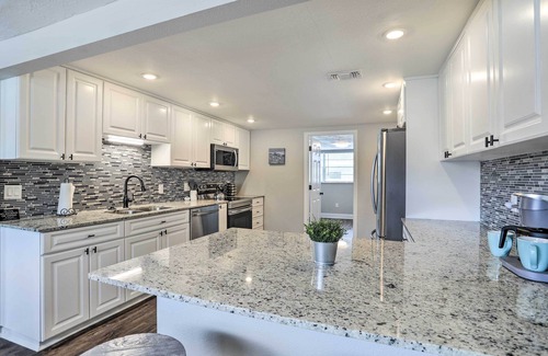 Gulfport Casa | Pet-Friendly Gulfport Home < 2 Mi to Beach
