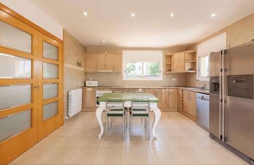 Olivella Casa | Casa "Villallop" que admite mascotas, con vistas a la montaña, piscina y Wi-Fi