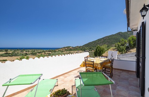 Cardedu Casa | Casa de vacaciones que admite mascotas Vista Mare con vistas al mar, jardín y Wi-Fi