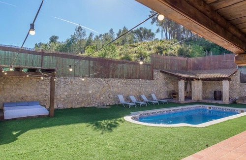 Olivella Villa | Villa de vacaciones "Mas Mestre" con vistas a la montaña, piscina y Wi-Fi; mascotas permitidas