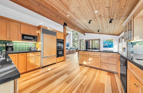 Alpine Meadows Casa | Pet-Friendly Home: Deck, 1 Mile to Alpine Meadows