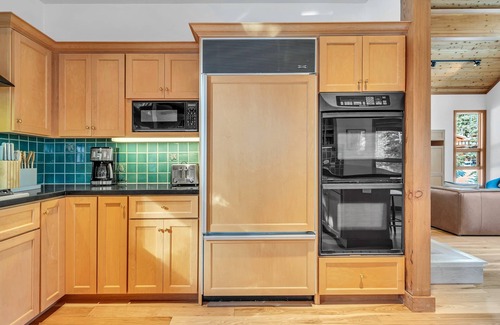 Alpine Meadows Casa | Pet-Friendly Home: Deck, 1 Mile to Alpine Meadows
