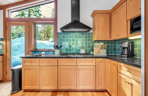 Alpine Meadows Casa | Pet-Friendly Home: Deck, 1 Mile to Alpine Meadows