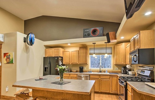 Beulah Cabaña | Pet-friendly Home, 2 Mi to Crystal Lake!