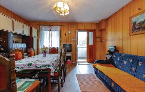 Breze Apartamento | Pet Friendly Home In Breze With Wifi