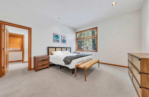 Alpine Meadows Casa | Pet-Friendly Home, Deck, 1 Mile to Alpine Meadows