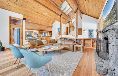 Alpine Meadows Casa | Pet-Friendly Home, Deck, 1 Mile to Alpine Meadows