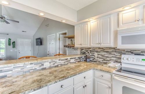 Myrtle Beach Casa | Pet-Friendly Home w/Fire Pit in Myrtle Beach