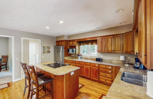 Huddleston Casa | Relaxing lakefront escape with hot tub, dog-friendly fenced yard, dock & kayaks