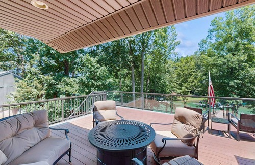 Huddleston Casa | Relaxing lakefront escape with hot tub, dog-friendly fenced yard, dock & kayaks