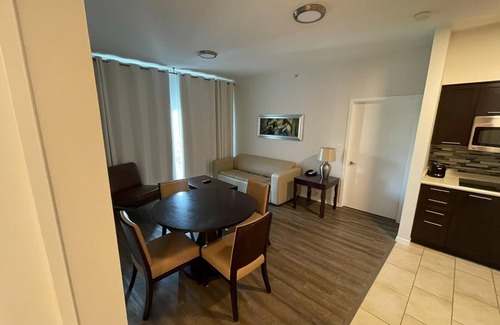 Celebration Apartamento | Pet friendly hotel aprt on Celebration Pl. 2bdr