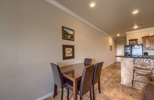Gruene Condominio | Pet Friendly in Historic Gruene, TX! Walk to shops, dining and Gruene Hall!