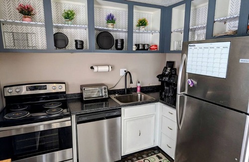Rio Condominio | Pet Friendly in Charlottesville! UVA Medical Trauma Center School Wineries Parks