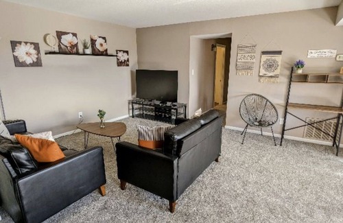 Rio Condominio | Pet Friendly in Charlottesville! UVA Medical Trauma Center School Wineries Parks