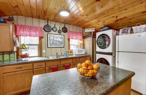 Irons Cabaña | Pet-Friendly Irons Cottage w/ Fire Pit & Fireplace