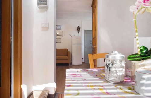 Porto Valtravaglia Apartamento | Apartamento "La Vecchia Torre" que admite mascotas, con jardín y Wi-Fi