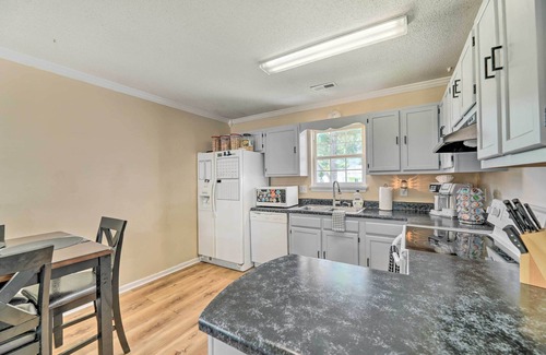 Jacksonville Casa | Pet-Friendly Jacksonville Home w/ Fenced Yard