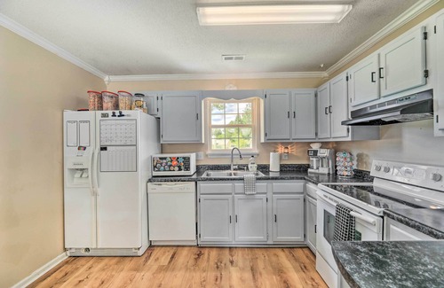 Jacksonville Casa | Pet-Friendly Jacksonville Home w/ Fenced Yard