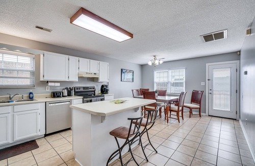 Ashley Oaks Casa | Pet-Friendly Knoxville Retreat w/ Deck + Gas Grill