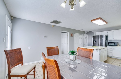 Ashley Oaks Casa | Pet-Friendly Knoxville Retreat w/ Deck + Gas Grill