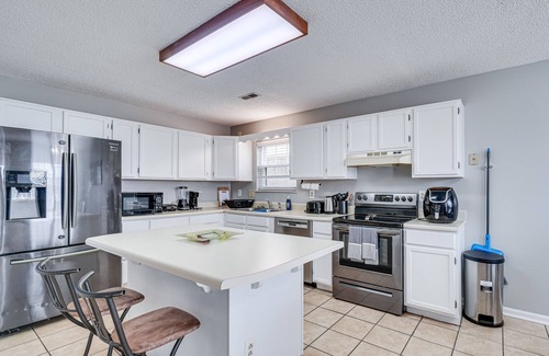 Ashley Oaks Casa | Pet-Friendly Knoxville Retreat w/ Deck + Gas Grill